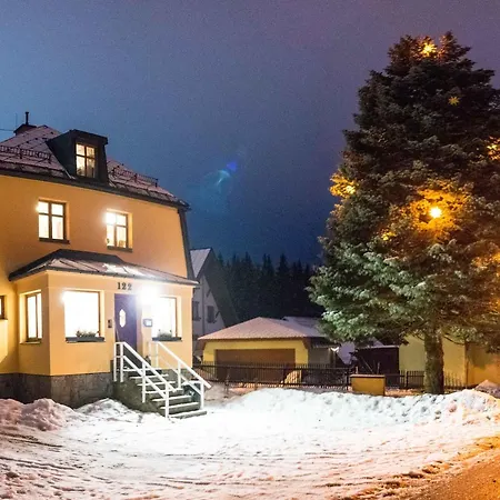 Apartment With Private Hot Tub And Garden Harrachov
