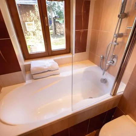 With Private Hot Tub And Garden Apartment *