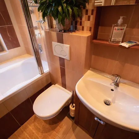 With Private Hot Tub And Garden Apartment *
