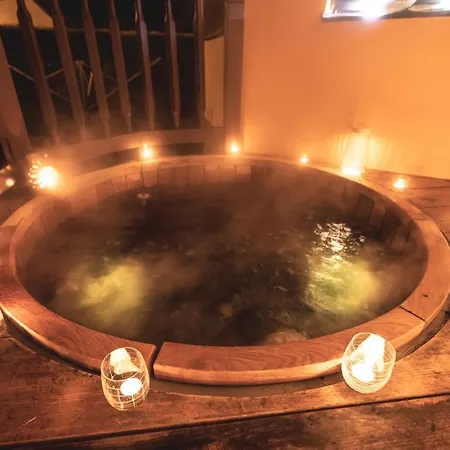 With Private Hot Tub And Garden Apartment *